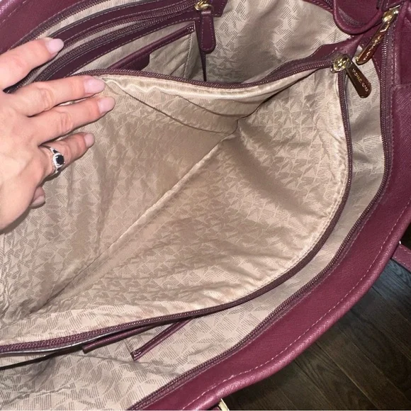 Michael Kors Jet Set Leather Computer Tote - Picture 5 of 12